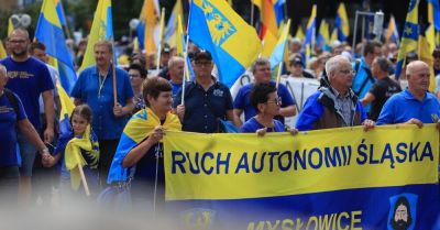 Marsz Autonomii przeszedł ulicami Katowic przed Pomnik Powstańców Śląskich